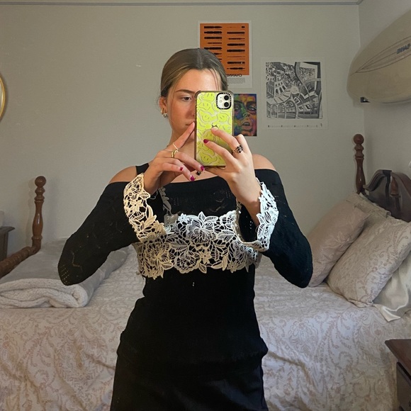 Black and white off the shoulder lace top - Picture 1 of 3